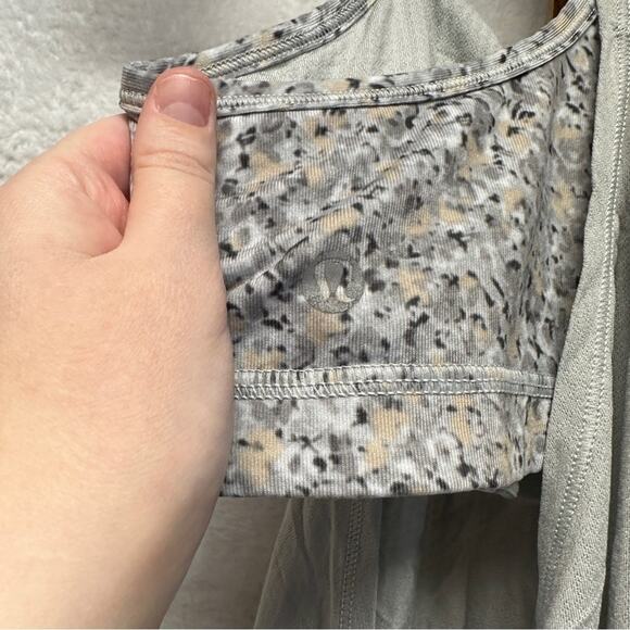 Lululemon No Limits Tank in Silver Spoon‎ / Petite Fleur Silver Spoon Size 6 - Picture 7 of 10
